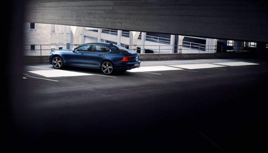  Volvo S90 T6 R-Design 2016 года  (фото 4 из 21)